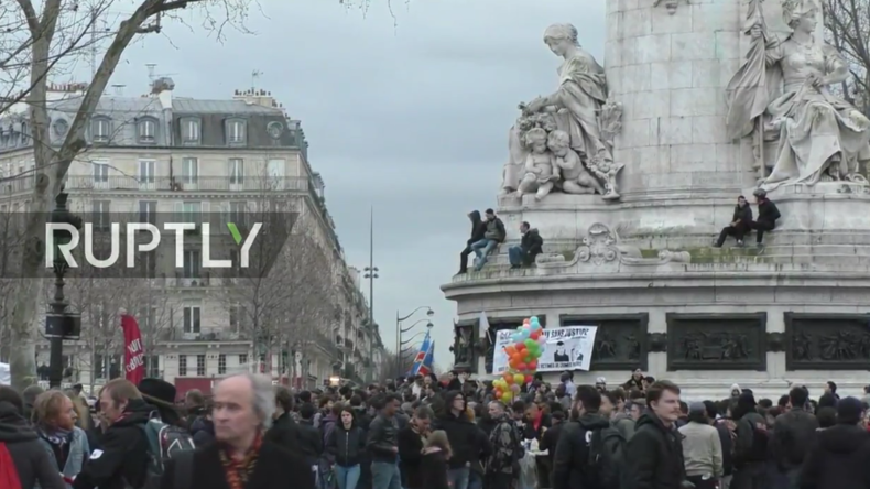 Live: Protestmarsch gegen Polizei-Brutalität und Rassismus in Paris 