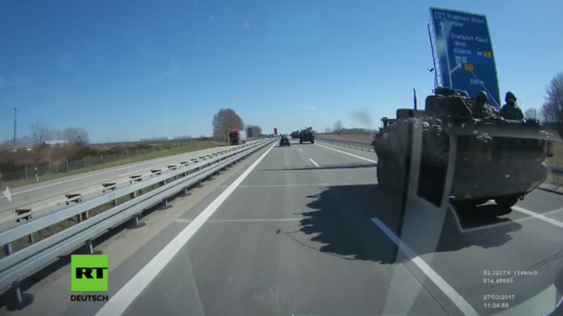 Privatperson filmt US-Militärtransporte auf der A12 kurz vor Polen. 