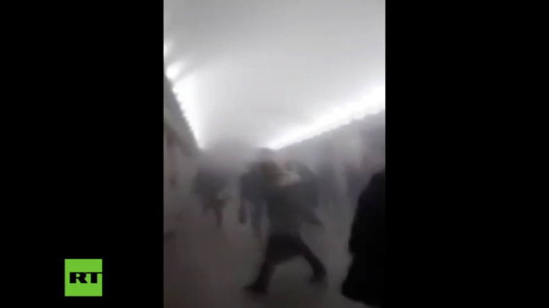 Sankt Petersburg: U-Bahnstation nach Terroranschlag mit Rauch gefüllt