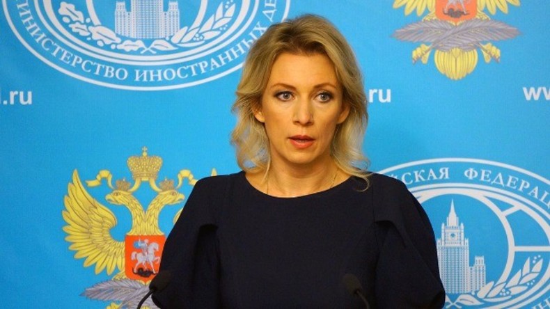 Sprecherin des russischen Außenministeriums gibt Pressekonferenz [Refeed]