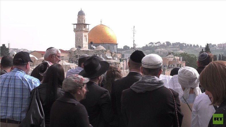 Ostjerusalem: Hunderte jüdische Israelis strömen zum Pessachfest an Klagemauer 