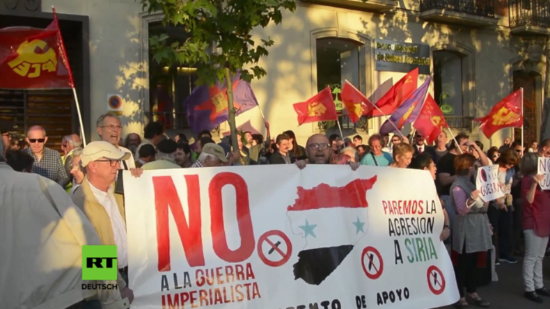 Protest vor US-Botschaft in Madrid nach US-Angriff auf syrische Luftwaffenbasis. 