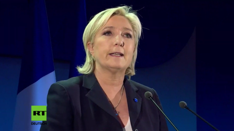 Le Pen hält Rede auf Wahlparty in Henin-Beaumont. 