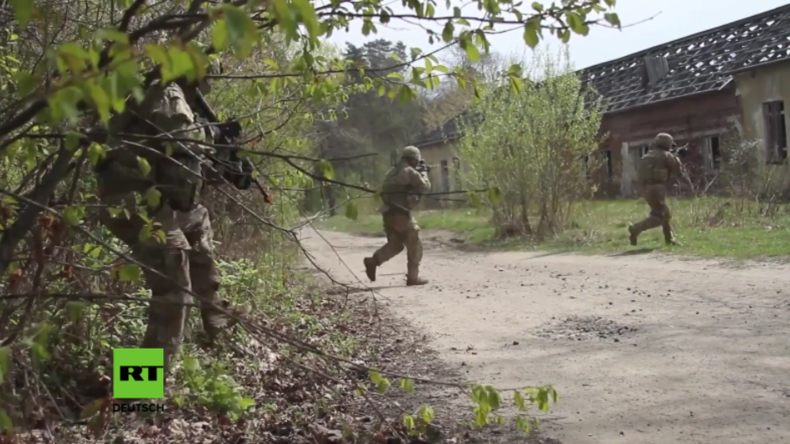 Militär-Übung: US-Soldaten unter "feidlichem Feuer" in der Ukraine. 