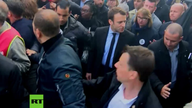 Präsidentschaftskandidat Macron von wütender Protestmenge in Heimatstadt empfangen.