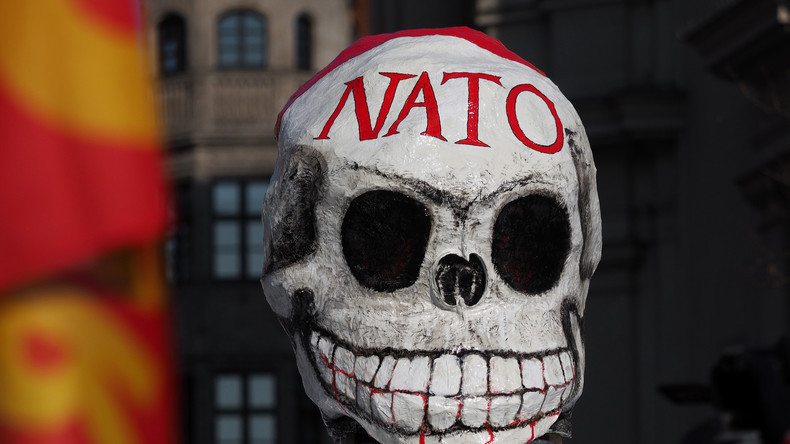 Live: "Blei- und Uran-verpestet" - Aktivisten marschieren gegen NATO-Basis auf Sardinien