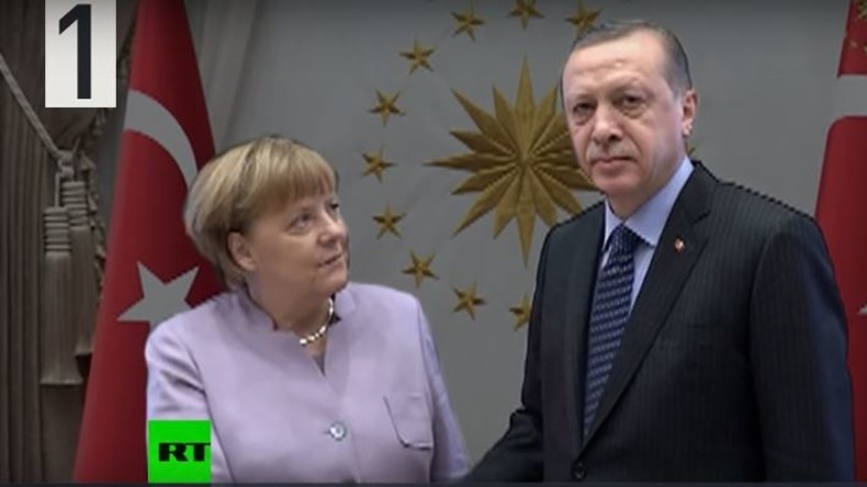 Nicht auf Augenhöhe: Merkel bettelt um Augenkontakt mit Erdogan