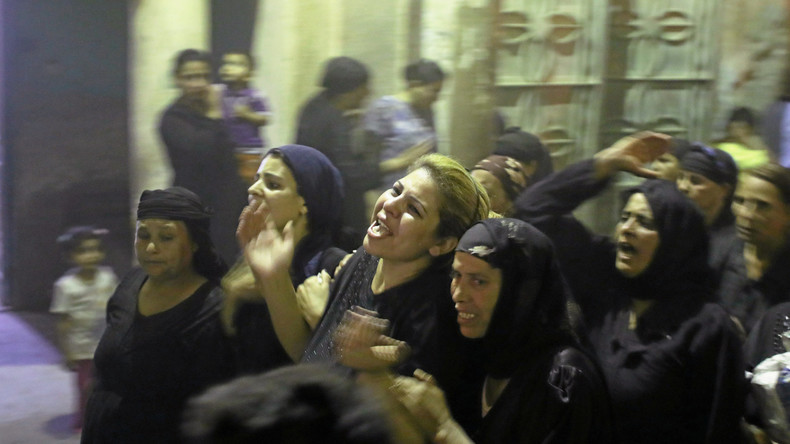 Bewegende Bilder: Koptische Christen beerdigen die Opfer des Terroranschlags in Ägypten