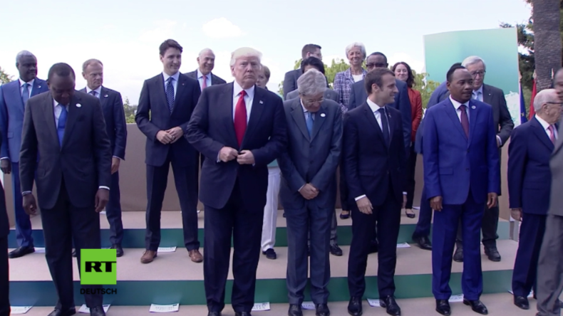America First oder Protokollfehler? Merkel bei G7-Gruppenfoto von Trump verdeckt 
