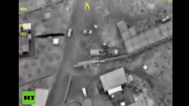 Syrien: Russische Luftwaffe vernichtet IS-Konvoi aus Rakka