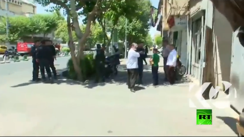 Videos: Schüsse, Explosion und Geiselnahme im iranischen Parlament - mehrere Tote und Verletzte