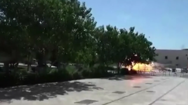 Doppelanschlag im Iran: IS-Terrorist zündet Sprengstoffgürtel - Video zeigt Explosion 