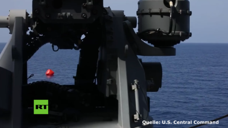 Schießübung auf hoher See: Soldaten der 5. US-Flotte eröffnen Feuer auf "Killer-Tomate"
