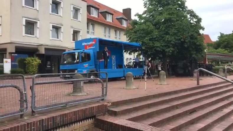 Osnabrück: Kalter Empfang für AfD - Polizei muss nach Eierwürfen eingreifen
