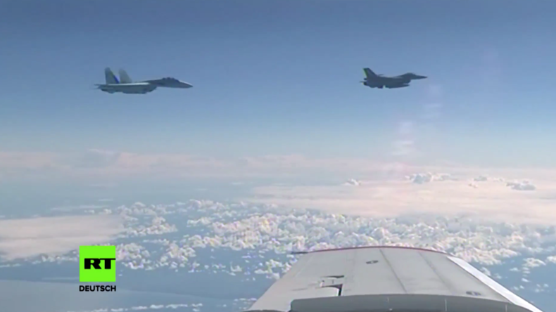 Videobeweis: NATO-Kampfjet nähert sich über Ostsee Flugzeug des russischen Verteidigungsministers 