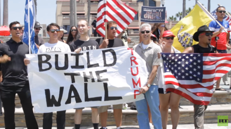 Pro-Trump-Demo in den USA: "Bau die Mauer! Bau die Mauer!"