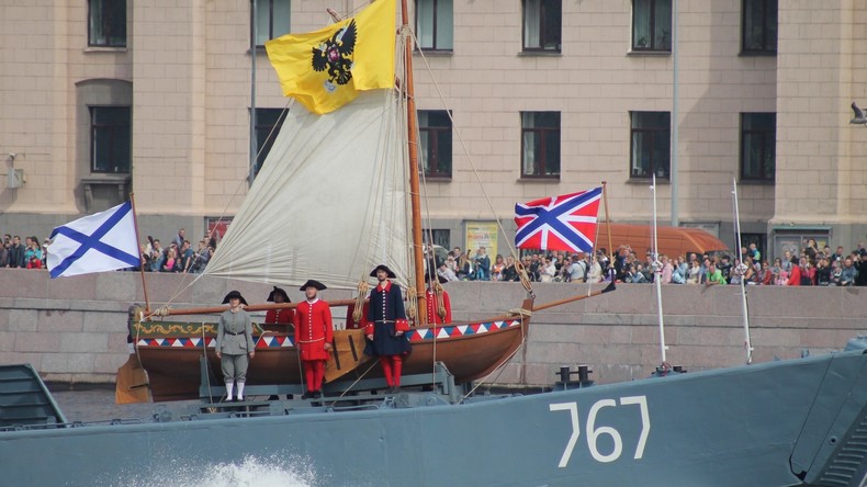 LIVE: "Tag der Marine" in Russland – Parade der russischen Marine in Sankt Petersburg 