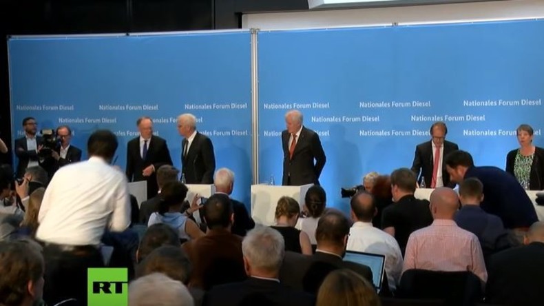 LIVE: Pressekonferenz im Anschluss an Diesel-Gipfel in Berlin 