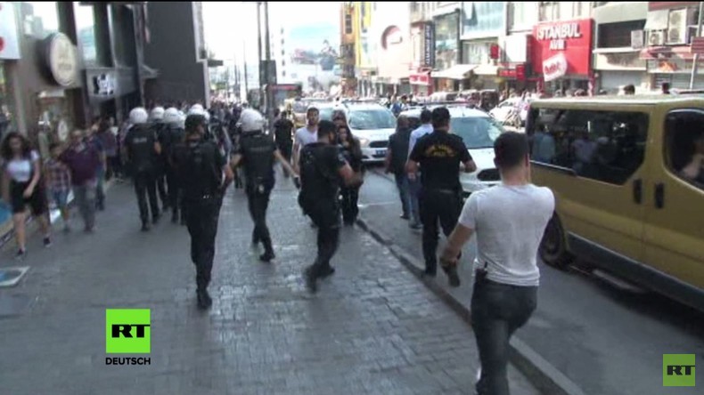 Türkei: Polizei hindert Menschen an Teilnahme an HDP-Marsch mit Tränengas und Gummigeschossen