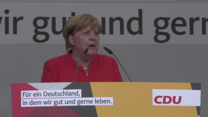 Münster: AfD trollt Merkel-Auftritt mit Flugzeug