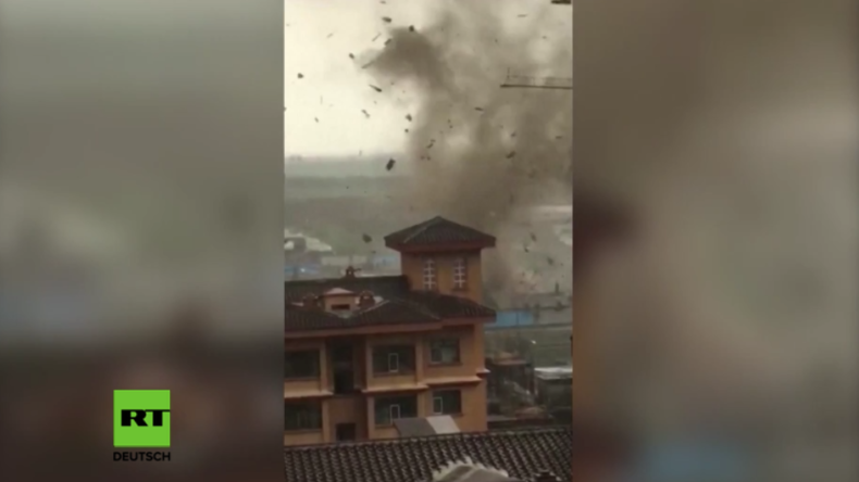 China: Tornado zieht durch Wohnviertel und zerstört Häuser – Unwetter sorgt für viele Verletzte