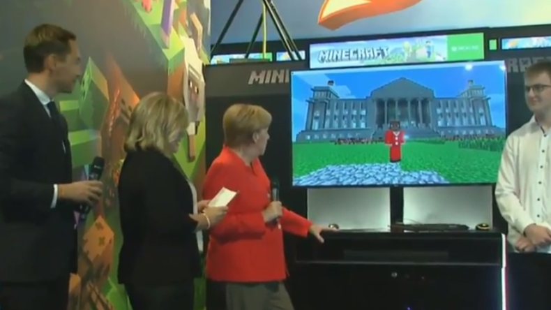 Gamescom: "Na ja" - Merkel nicht begeistert von Minecraft-Version des Bundestages 