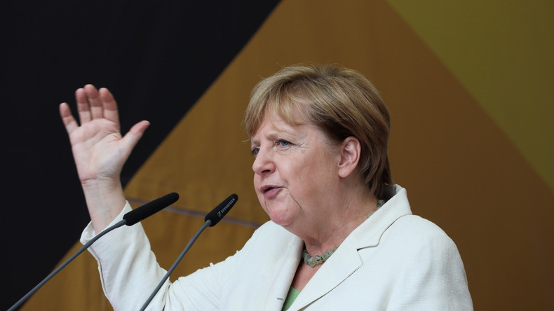 Merkel teilt gegen pfeifende Demonstranten aus