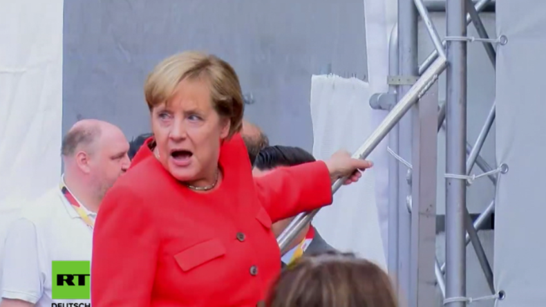 Wahlkampf in Heidelberg: Bundeskanzlerin Merkel mit Tomaten beworfen