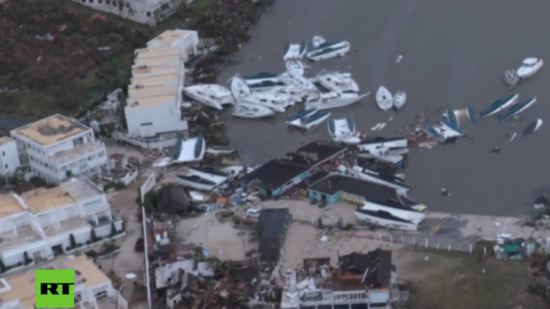 Pilot fliegt ins Auge von Hurrikan Irma, während am Boden Panik und Chaos herrschen [Videos]