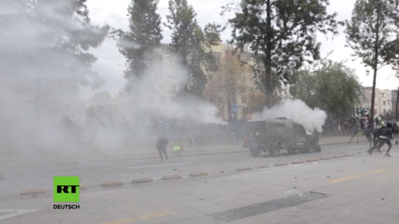 "Schlachtfeld" Santiago: Studenten kämpfen mit der Polizei in Chile