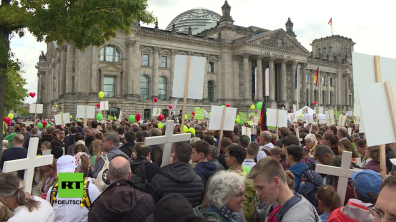 Tausende demonstrieren in Berlin: Zusammenstöße zwischen Abtreibungsgegnern und -befürwortern 