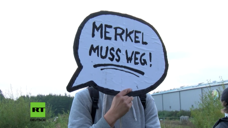 "Nicht besonders kreativ" - Merkel kommentiert erneute Proteste bei Wahlkampfauftritt in Schwerin