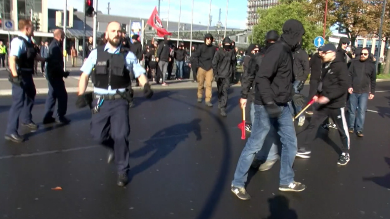 Dortmund: Antifa-Anhänger versuchen Nationalisten-Mahnwache zu sprengen