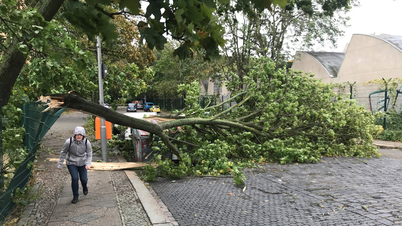 Sturm Xavier sorgt für Chaos, Tote und spektakuläre Bilder [Videos]