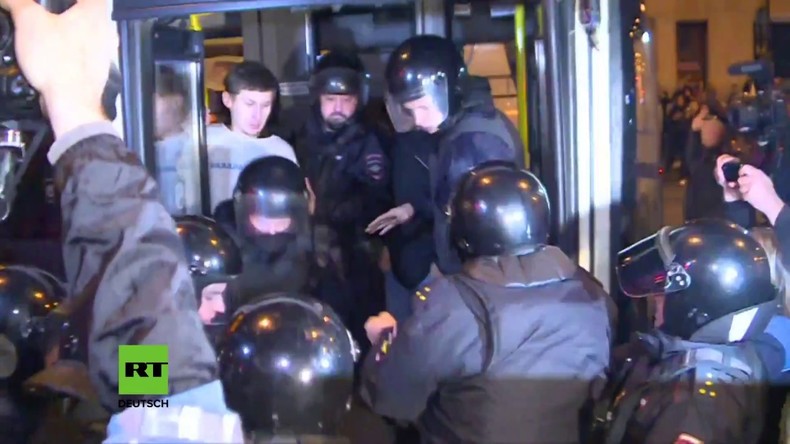 Handgemenge zwischen Nawalny-Anhängern und Polizei in Sankt Petersburg