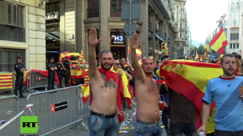Heil Spanien? Unzählige Nazi-Grüße bei Aufmarsch von Referendumsgegnern in Barcelona