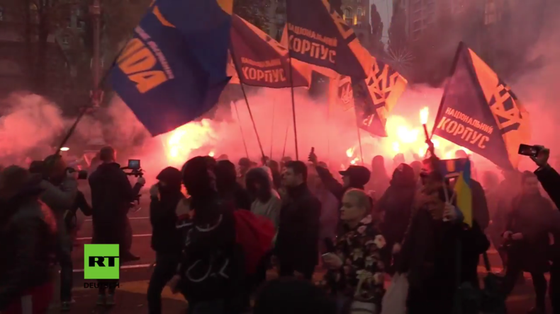 Kiew: Bizarrer Fackelzug ukrainischer Nationalisten zum 75. Jahrestag der UPA