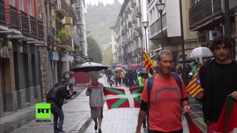 "Wir alle sind Katalonien" – Baskische Menschenkette zur Unterstützung katalanischer Unabhängigkeit