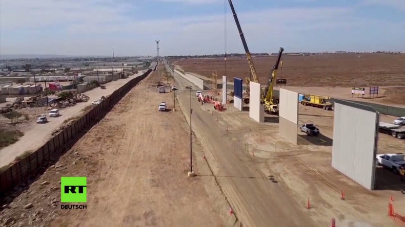 USA: Trump lässt Prototypen für geplanten Grenzzaun in Kalifornien hochziehen