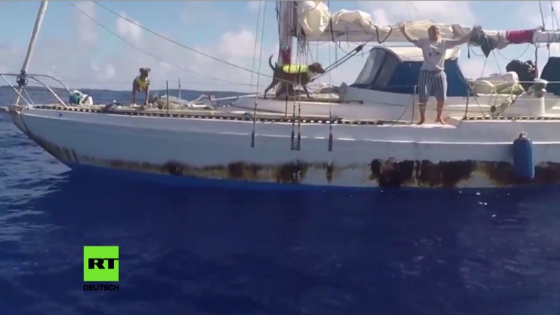 US-Navy rettet Seeleute und deren Hunde nach Monaten mit defektem Motor