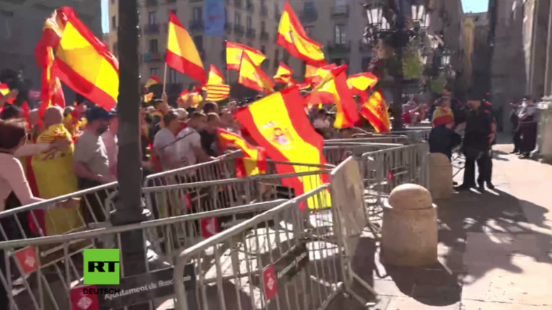 Befürworter spanischer Einheit umzingeln katalanisches Parlament