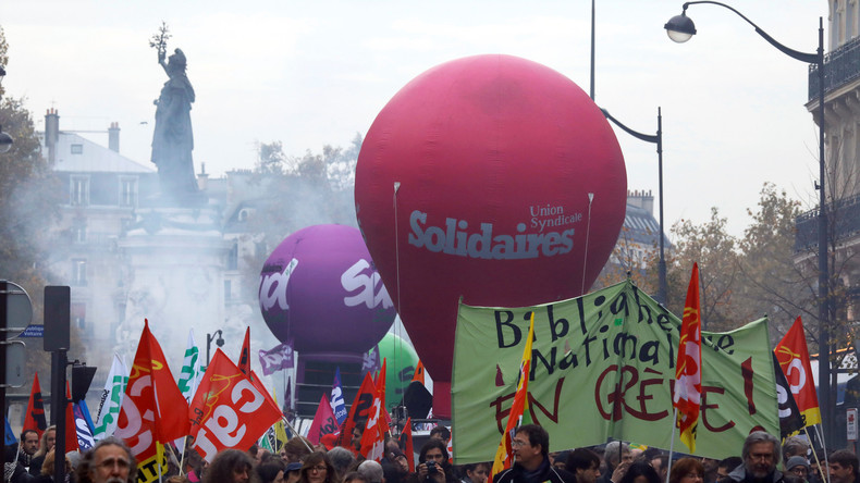 LIVE: Gewerkschaften protestieren in Paris gegen Arbeitsrechtsreform der Macron-Regierung
