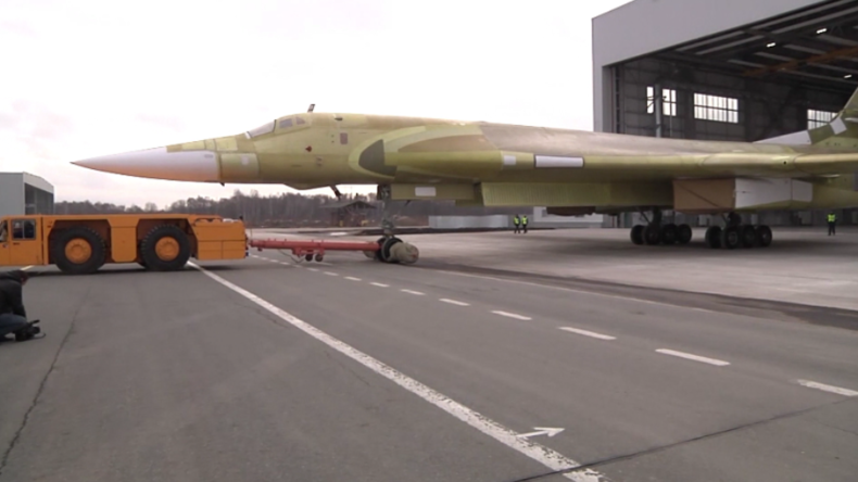 Russland enthüllt neuen strategischen Überschall-Bomber Tu-160M2
