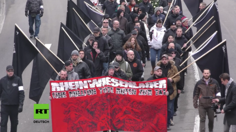 Rechte halten Trauermarsch für Opfer in Rheinwiesenlagern ab - Linke veranstalten Gegenprotest