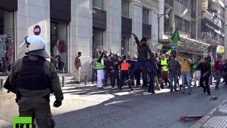 Athen: Fußballfans attackieren Muslime, die Mohammeds Geburtstag feiern