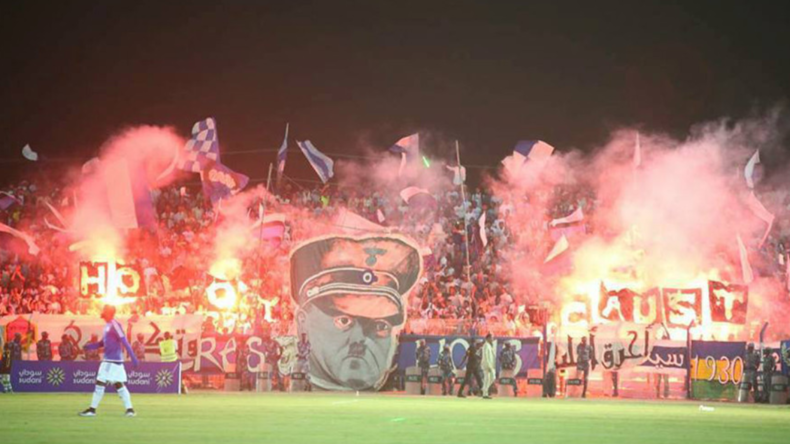 "Hitler & Holocaust": Ultras enthüllen bei Fußballspiel geschmacklose Banner