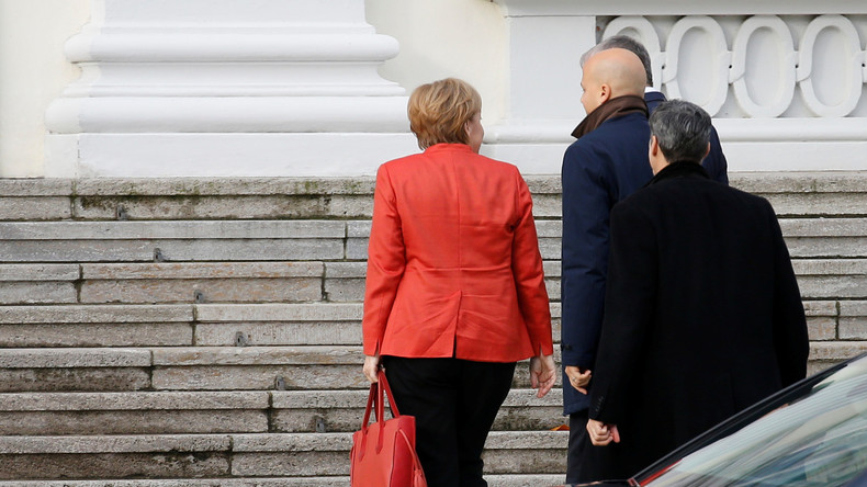LIVE: Merkel, Schulz, Seehofer treffen Bundespräsident Steinmeier zu GroKo-Gesprächen