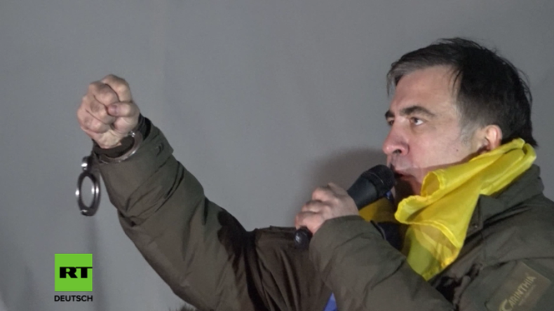 Kiew: Saakaschwili tritt nach Befreiung durch seine Anhänger mit Handschellen auf