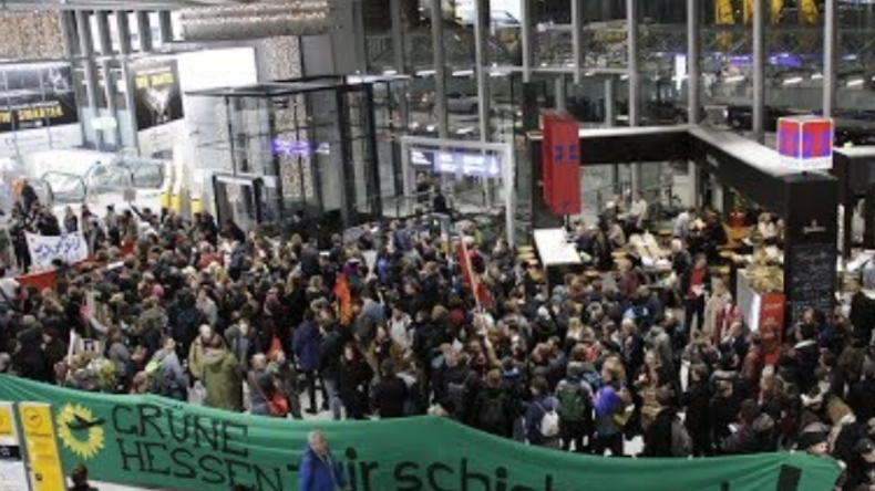 Linke und Grüne protestieren gegen Abschiebung - trotz Straftätern und Gefährdern an Bord