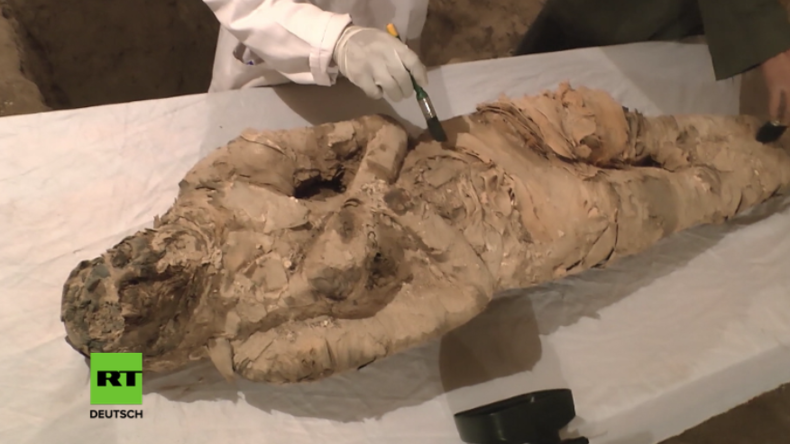 Mumien für den Tourismus? Ägypten lässt Grabkammern öffnen und enthüllt bislang verborgene Schätze 